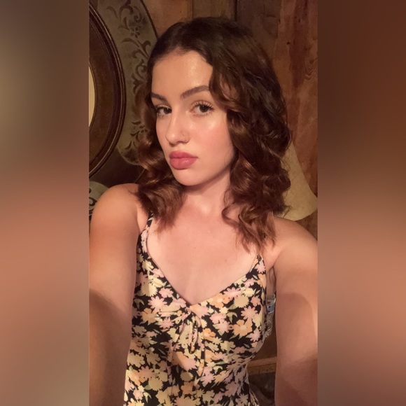 Meet your Posher, Danielle - Picture 2 of 3